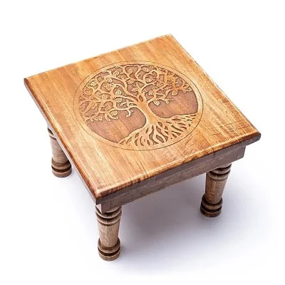 Mesa auxiliar em madeira esculpida com a Árvore da Vida